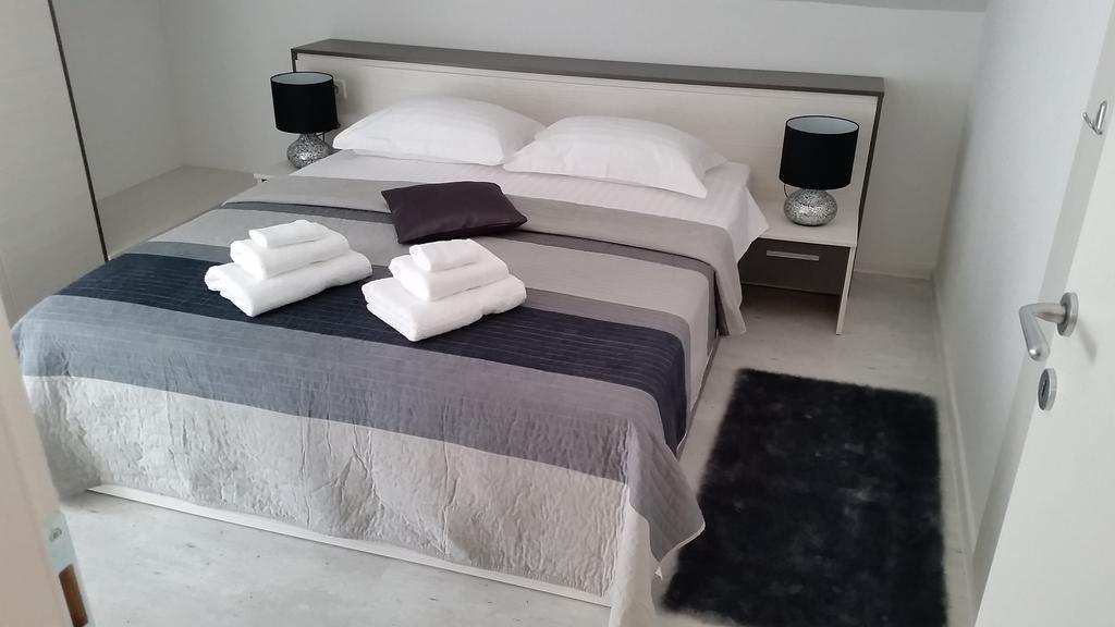 Apartments Sanja Trogir Exterior photo